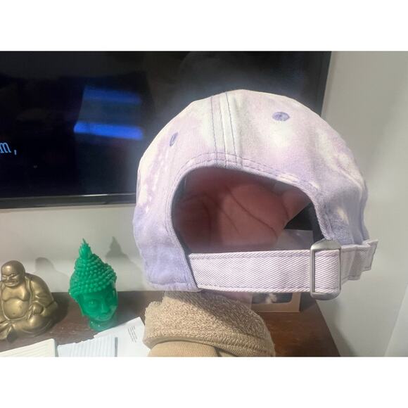 Women’s  New Era New York Mets baseball cap in a lavender and white tie-dye - Picture 6 of 9